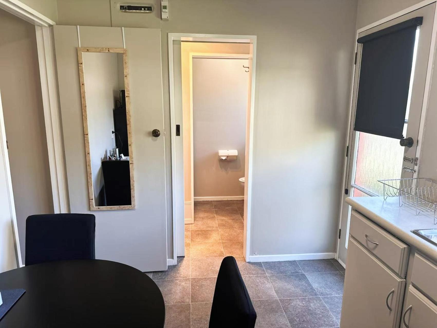 Castles & Driftwood Motel 4*