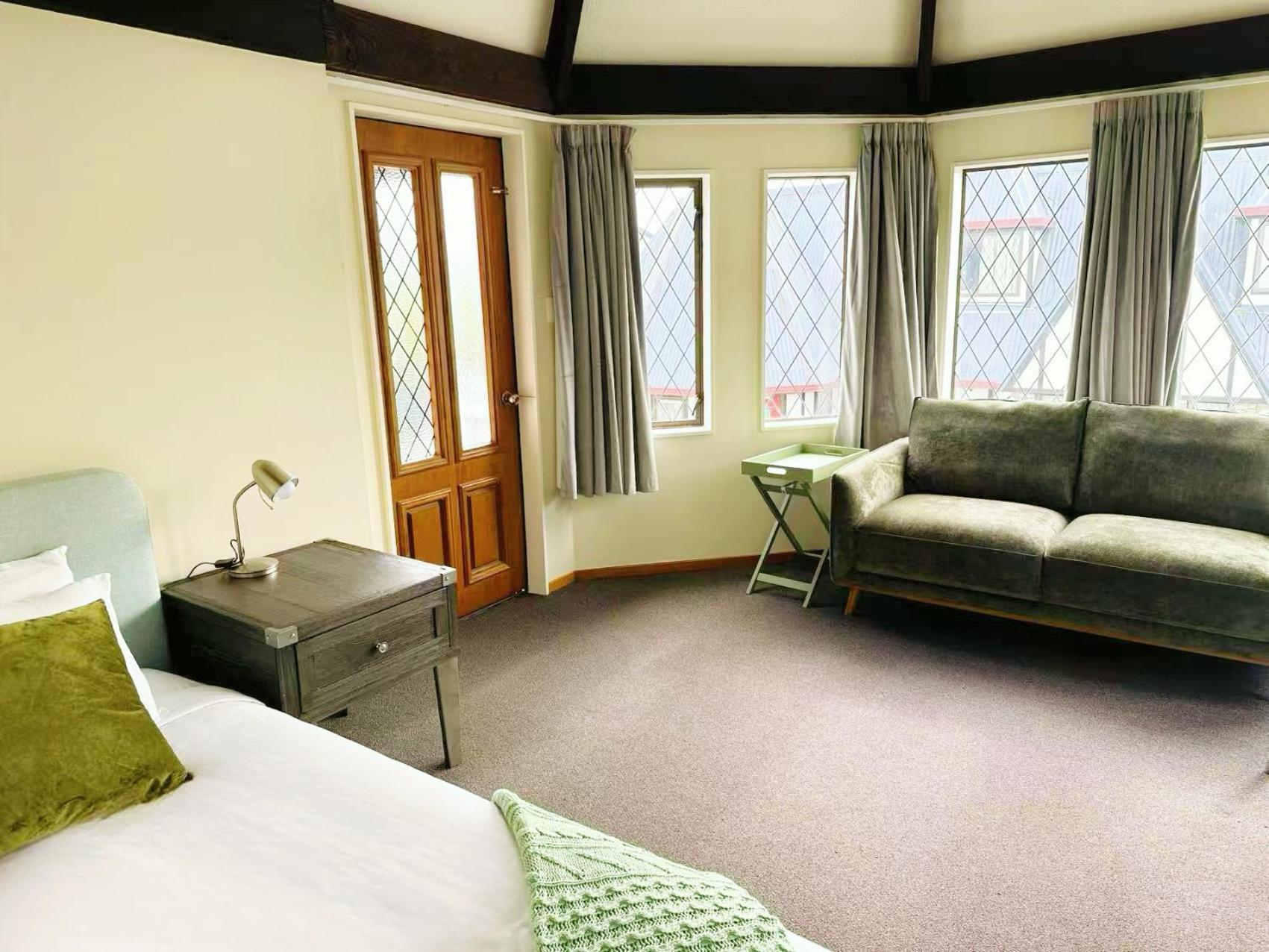 Castles & Driftwood 4*