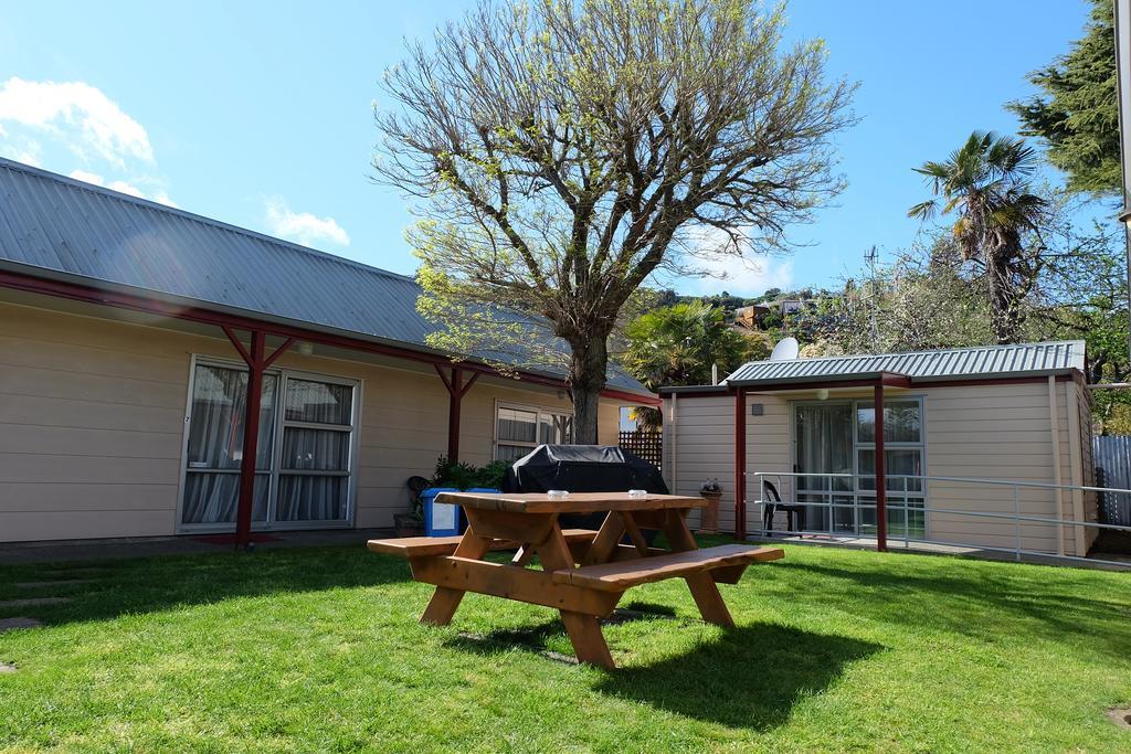 Castles & Driftwood Motel 4*