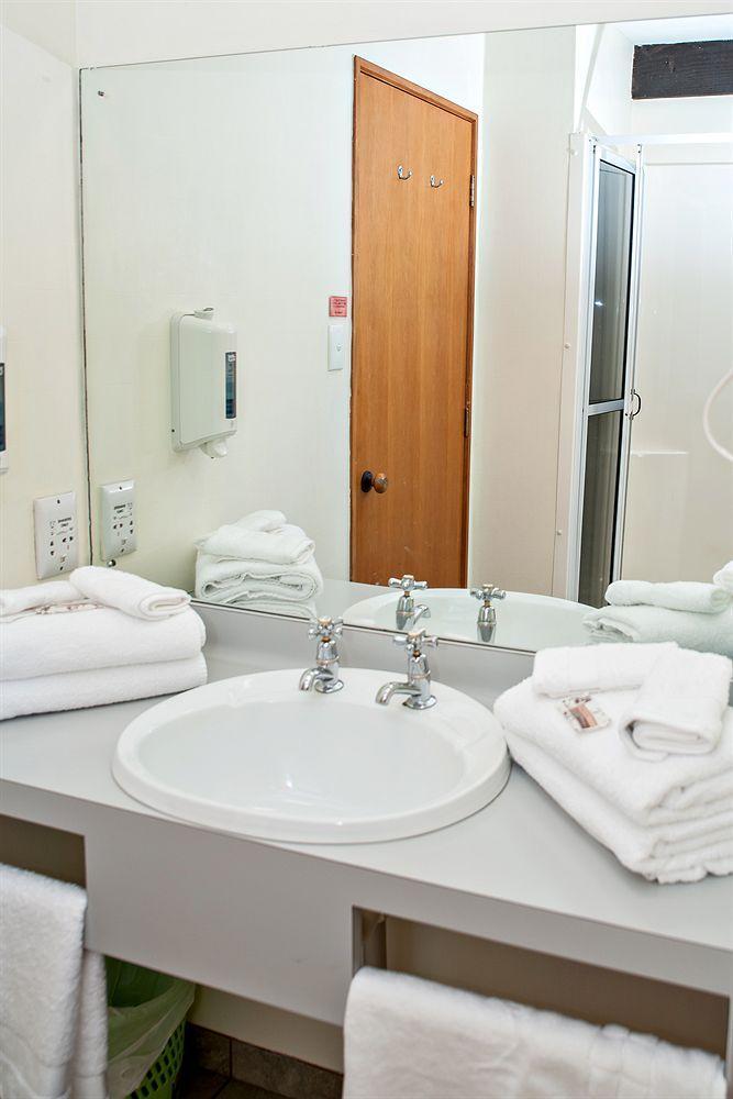 Castles & Driftwood Motel 4*