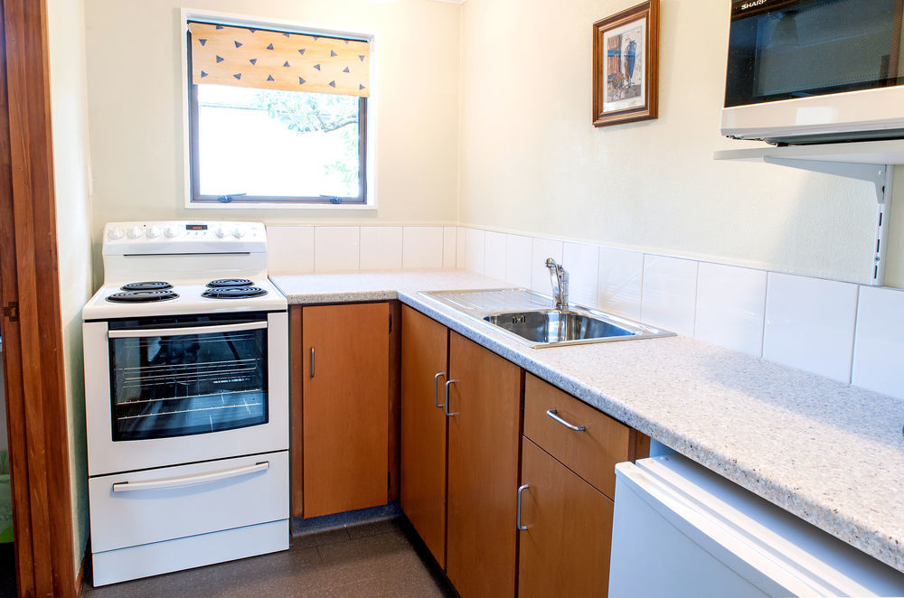 Castles & Driftwood Motel 4*