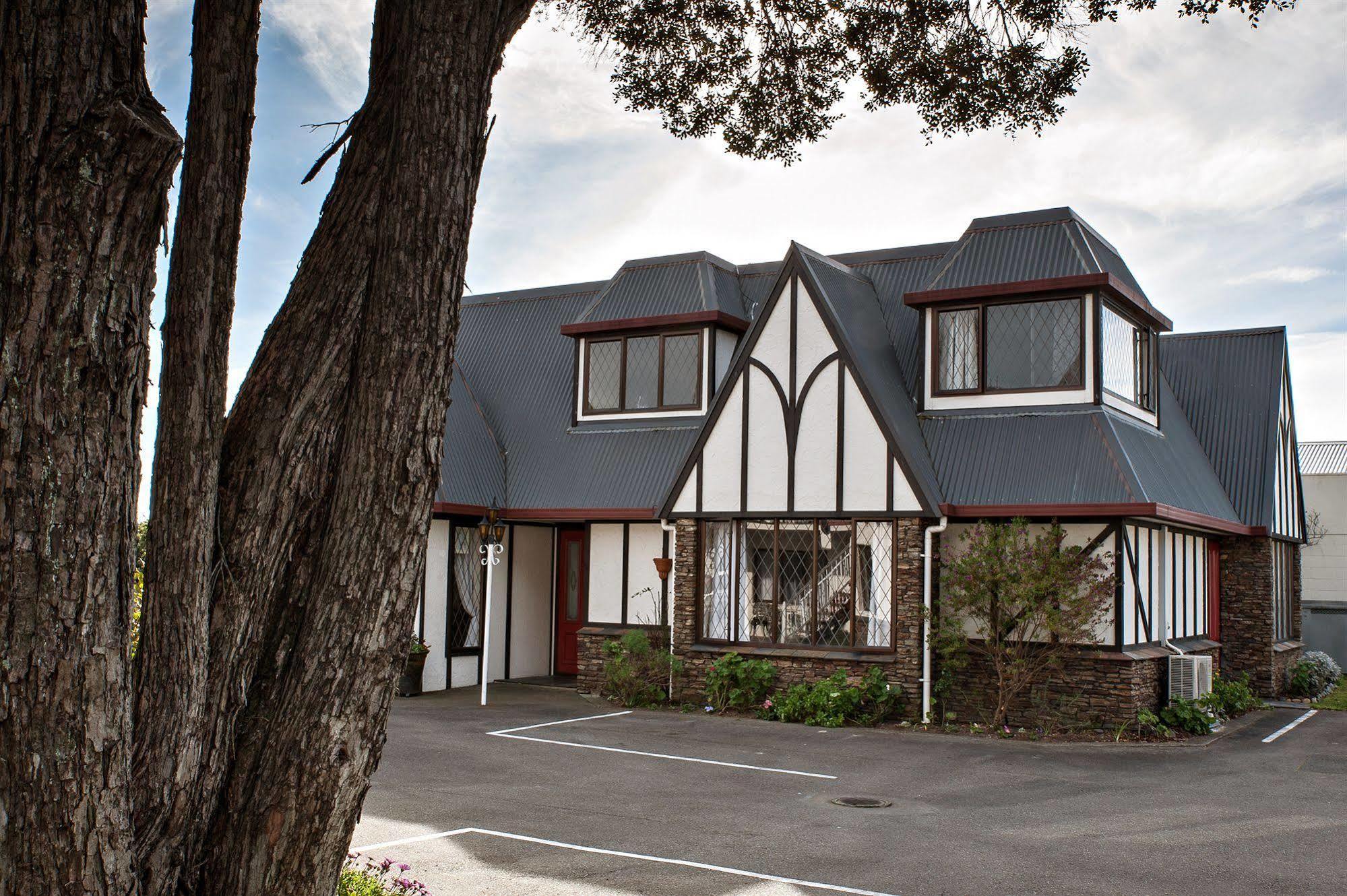 Castles & Driftwood 4* Nelson