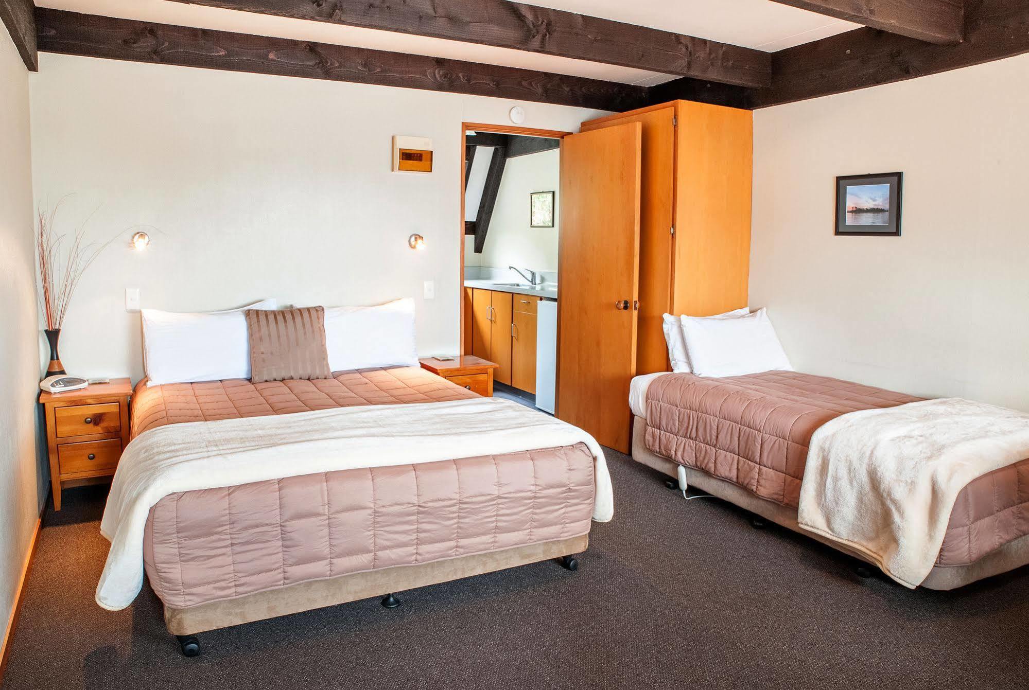 Castles & Driftwood 4*