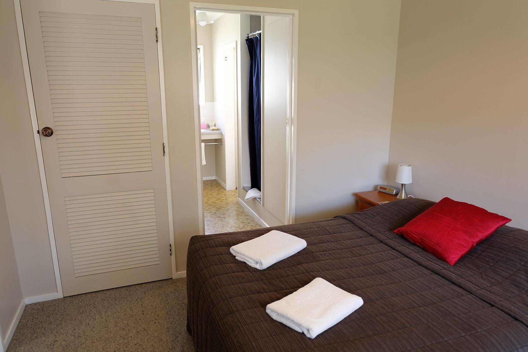 Castles & Driftwood Motel 4*