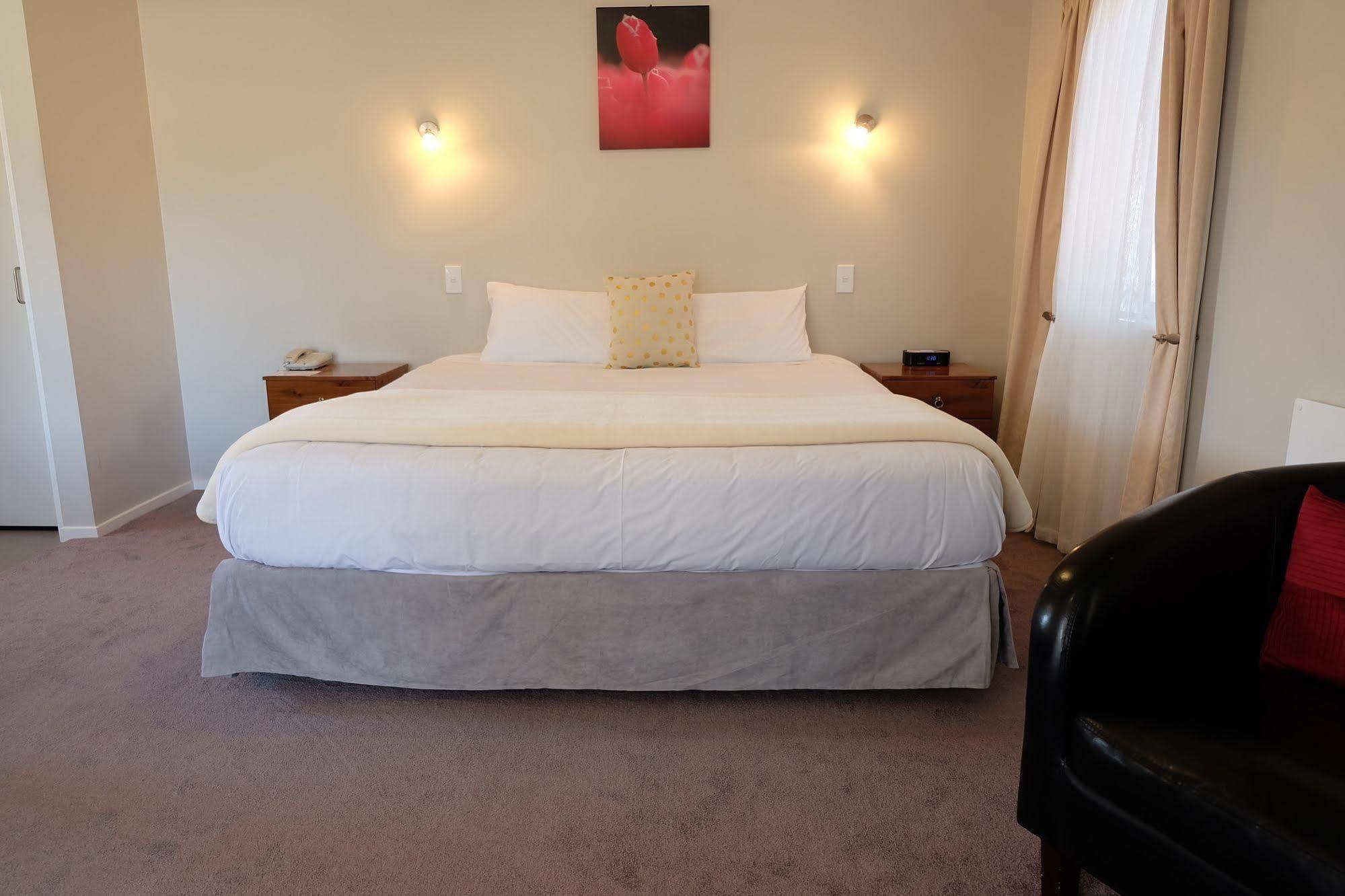 Castles & Driftwood Motel 4*