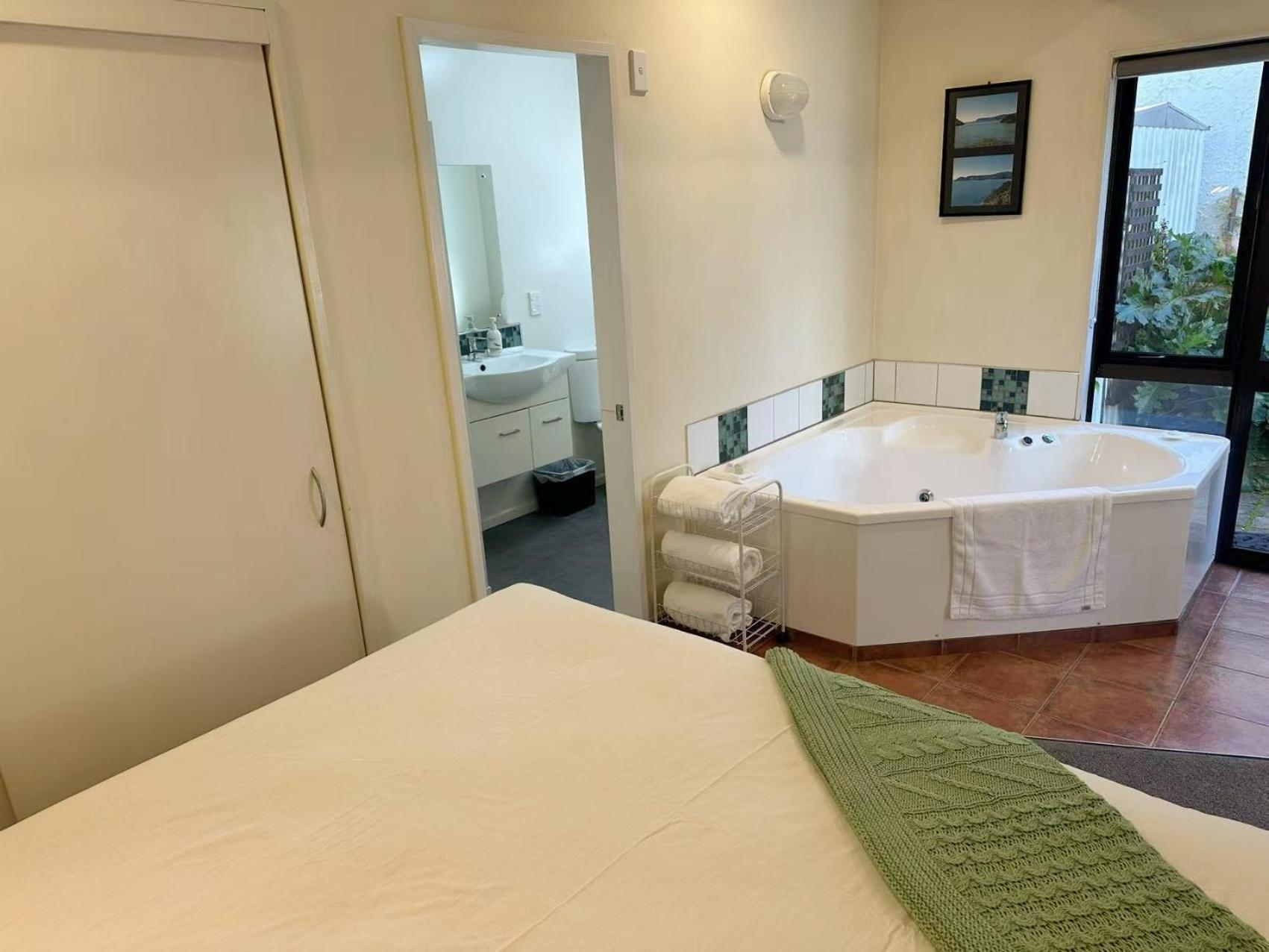 Castles & Driftwood 4* Nelson